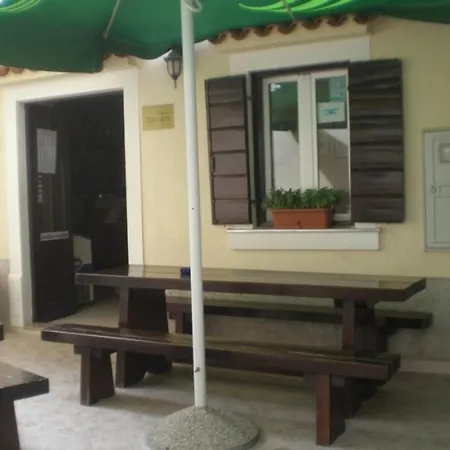 In With Air Conditioning, W-lan Pensjonat Susak